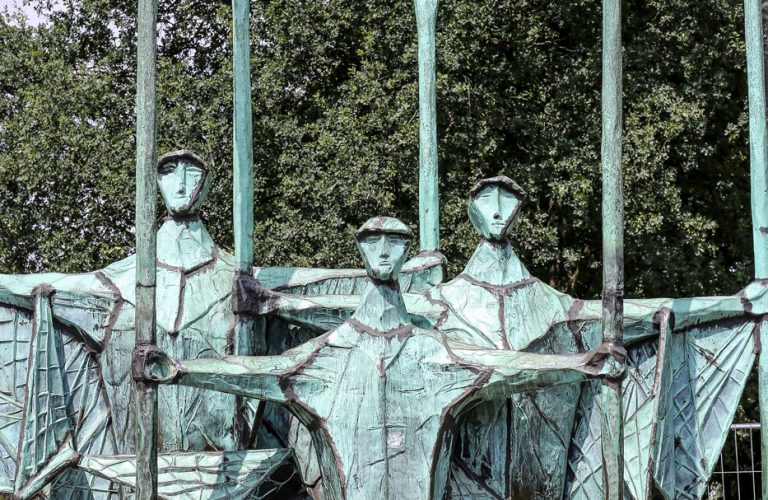 Skulptur Fischer von Gerhard Brandes, Altonaer Balkon, Hamburg