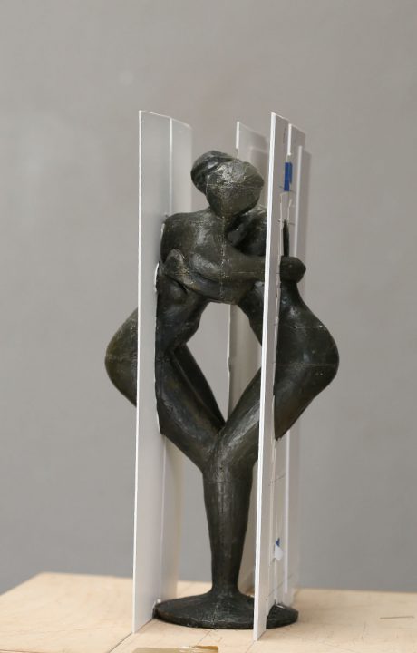 02-Wachsmodell-mit-Schablonen-für-die-Vergroesserung