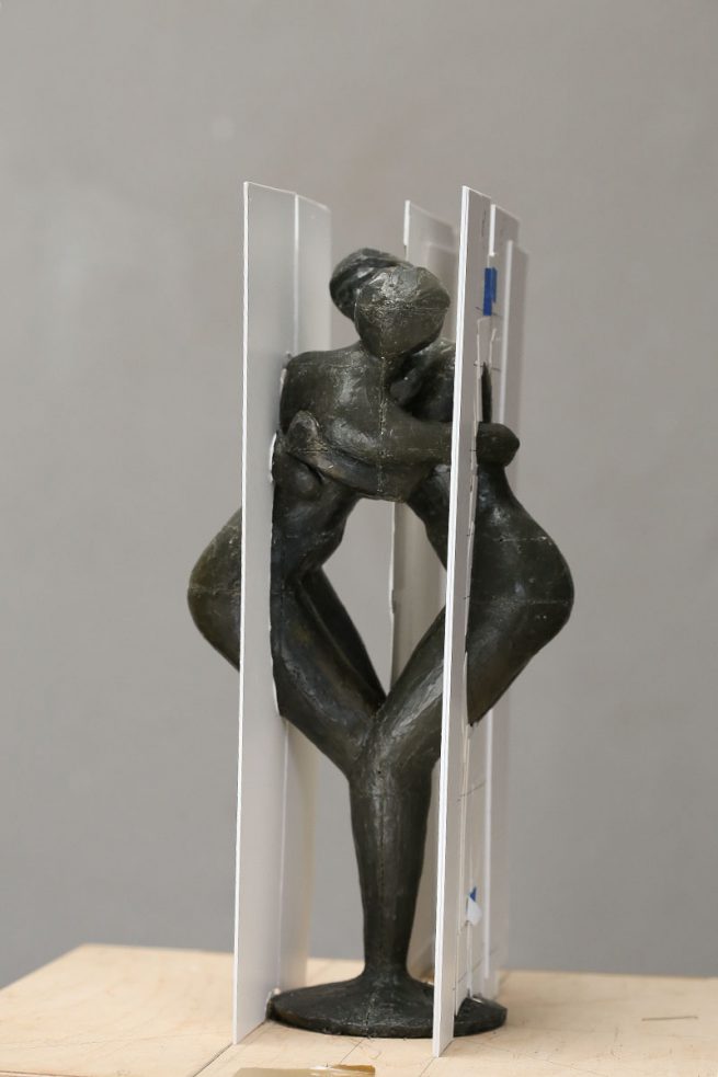 02-Wachsmodell-mit-Schablonen-für-die-Vergroesserung