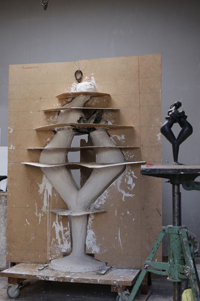 10-die-Gipsfigur-entsteht